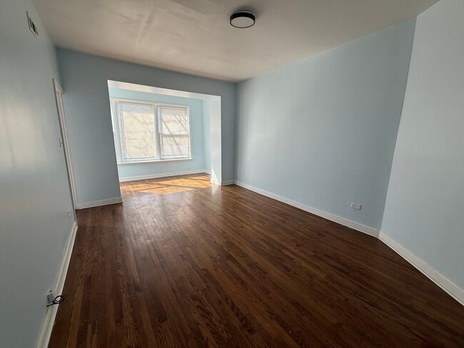 Building Photo - 411 N Hamlin Ave