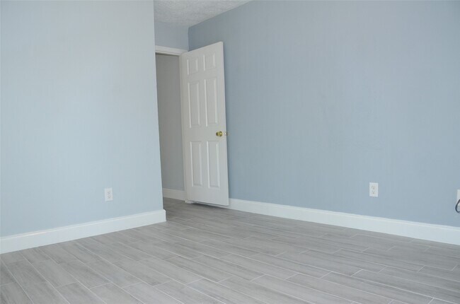 Building Photo - 6502 Briar Terrace Dr
