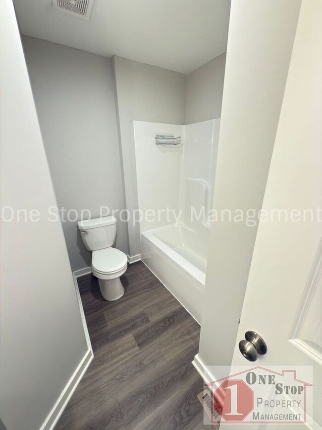 Building Photo - 3 Bedroom / 2.5 Bathroom Townhome in Louisburg, KS!