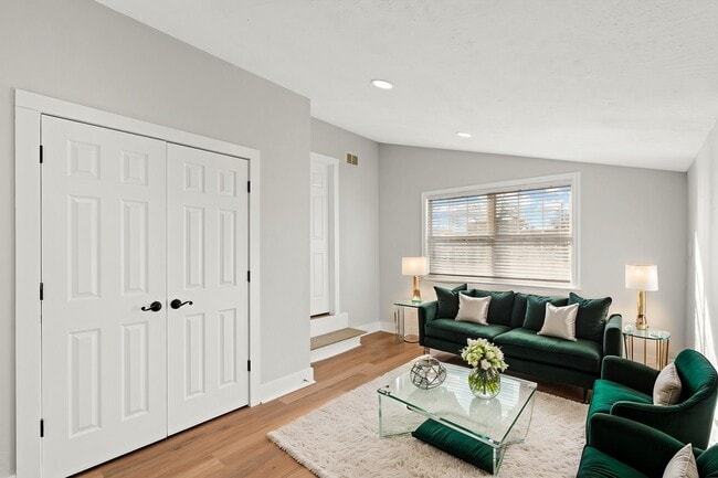 Building Photo - 915 Avenue E