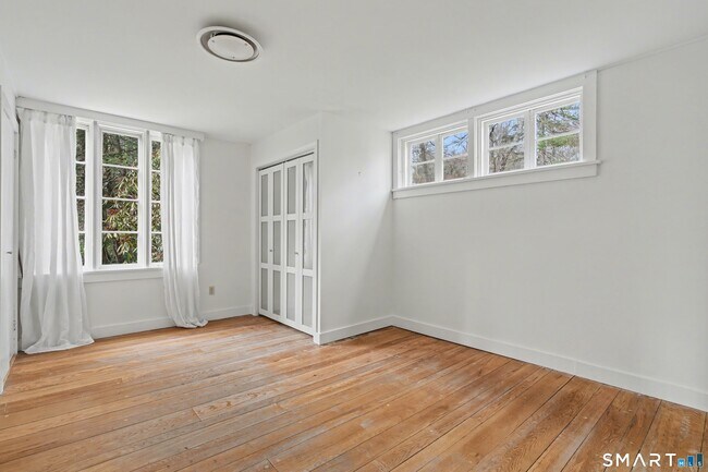 Building Photo - 42 Picketts Ridge Rd