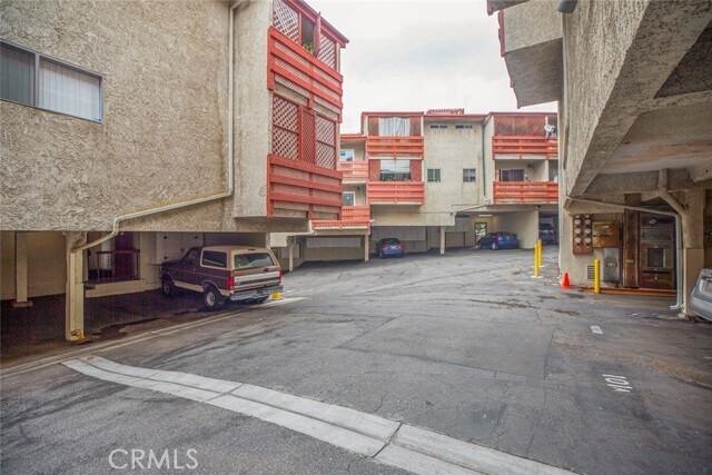 Building Photo - 1523 E Windsor Rd