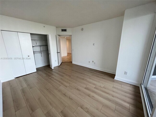 Building Photo - 21055 Yacht Club Dr