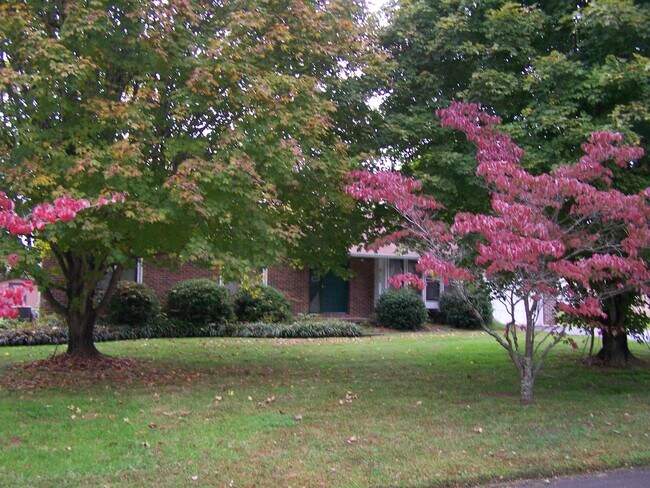 Building Photo - 3 bed, 2 bath ranch style home with large flat yard in Powell
