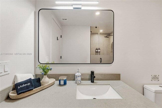 Building Photo - 121 NE 5th St