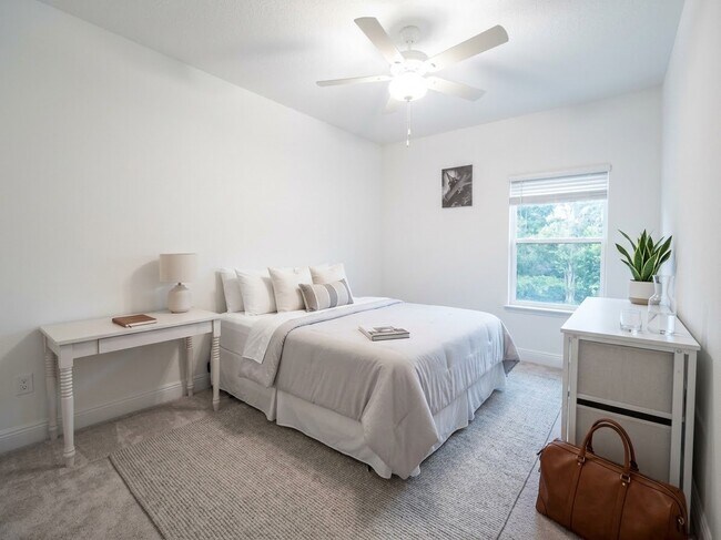 Building Photo - 450 Kingbird Dr