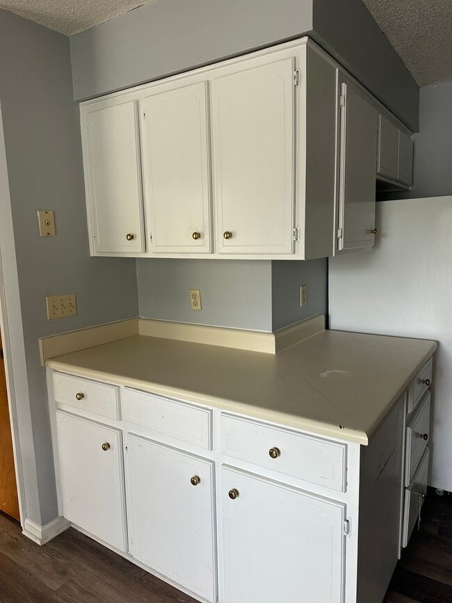 Building Photo - Coming soon 3 Bedroom 2 1/2 bath Townhome