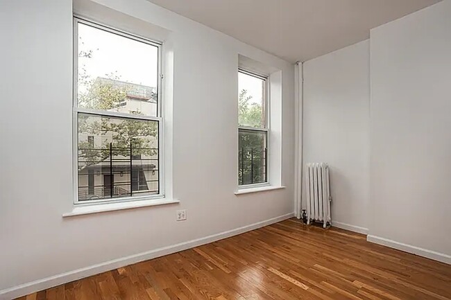 Building Photo - 148 Patchen Avenue