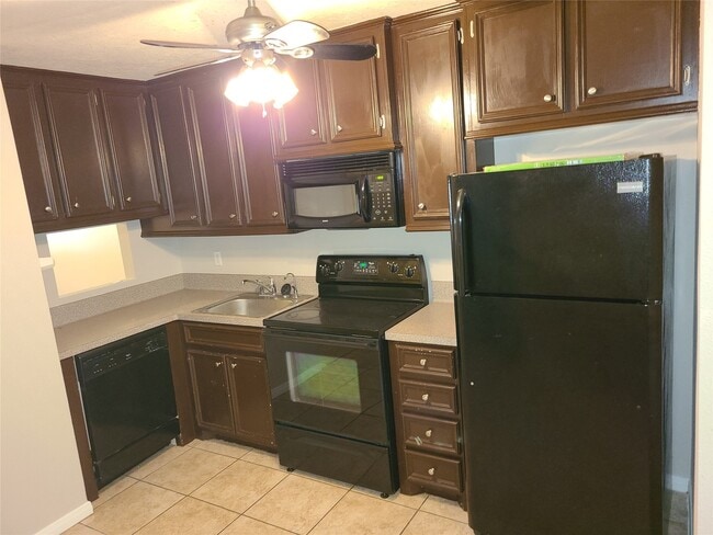 Building Photo - 15133 Starboard Dr