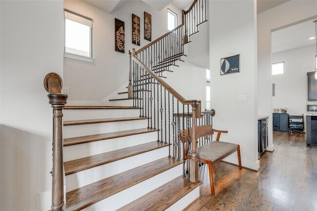 Building Photo - 4106 Marina St