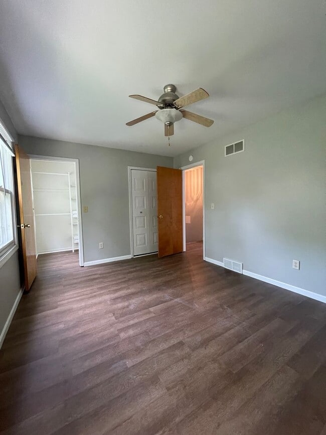 Building Photo - Three Bedroom Condo in Portage