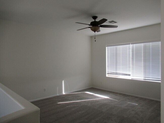 Building Photo - 4 Bedroom / 3.5 Bath Chandler Home in Gated Lake Community!