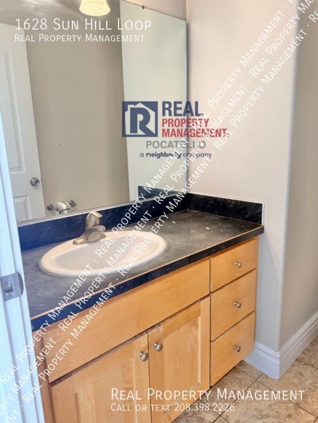 Building Photo - 1628 Sun Hill Loop