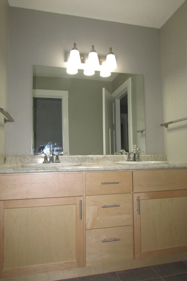 Building Photo - 6405 Alison Ln