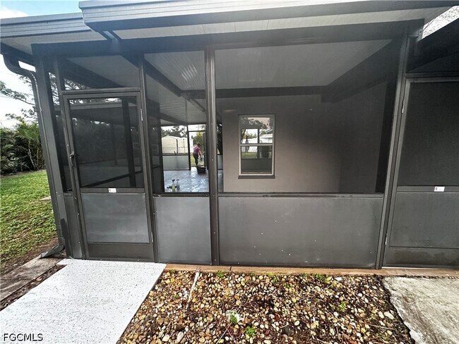 Building Photo - 4562 Tennyson Dr