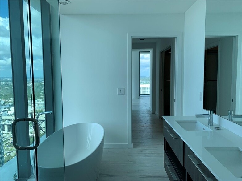 Building Photo - 480 NE 31st