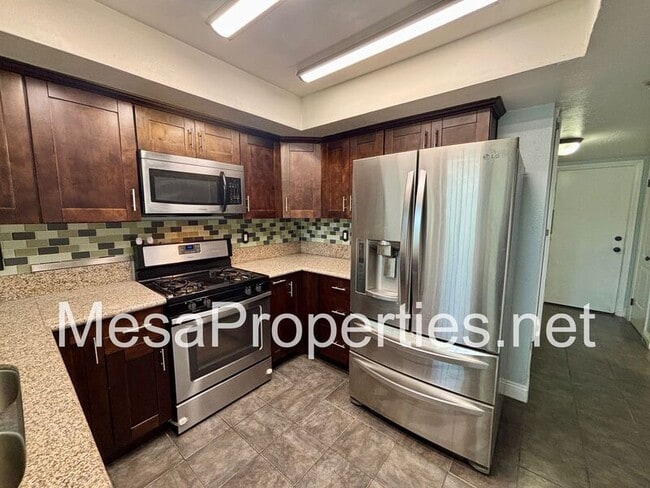 Building Photo - 118 N Glendora Ave