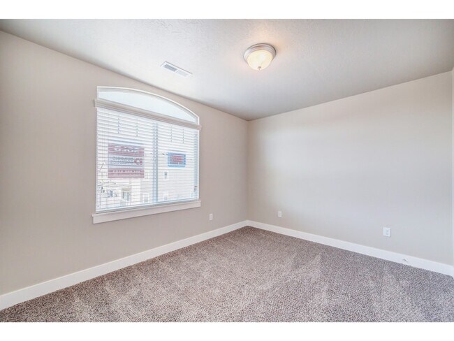 Building Photo - 1155 S 225 E