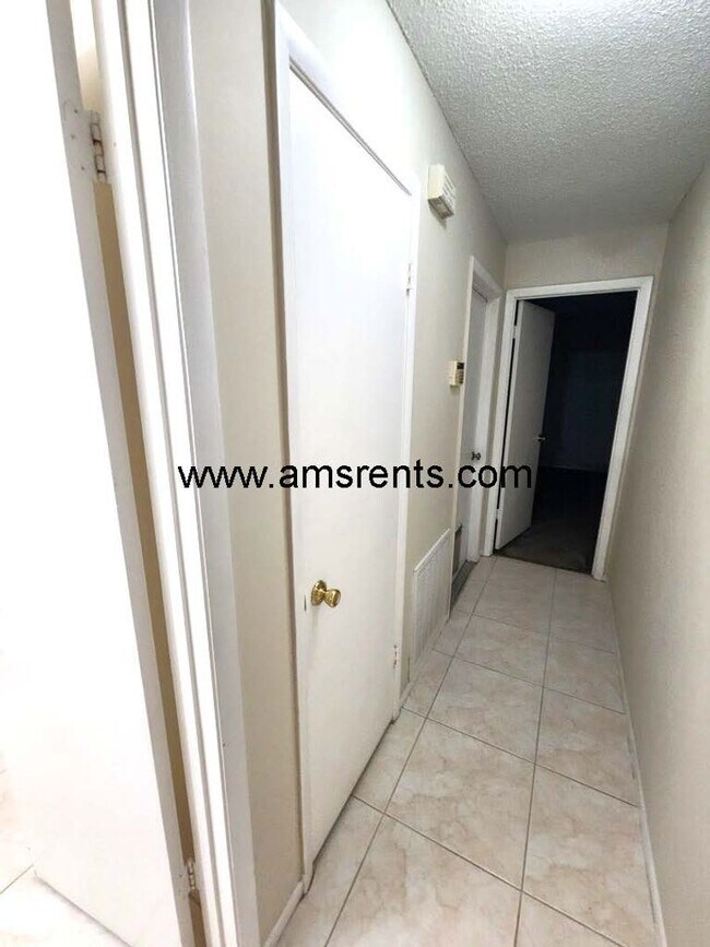 Building Photo - Spacious 3 bedroom 2 bath in Kissimmee
