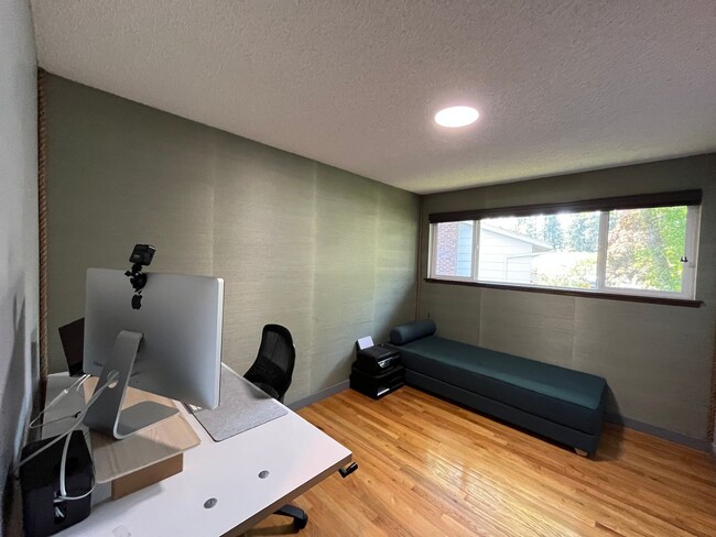 Building Photo - Midcentury modern 4-bedroom, 3-bathroom ho...