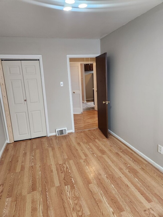 Building Photo - 6651CLARIDGE