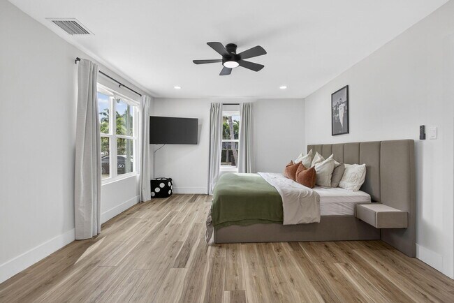 Building Photo - 701 37th St