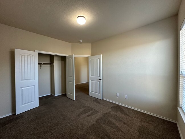 Building Photo - Townhome for rent