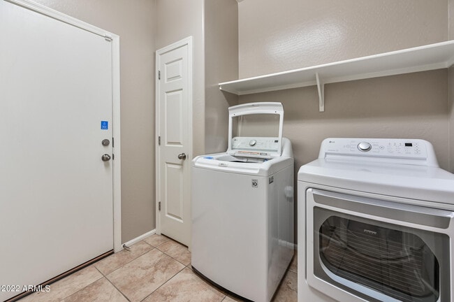 Building Photo - 8767 W Fleetwood Ln