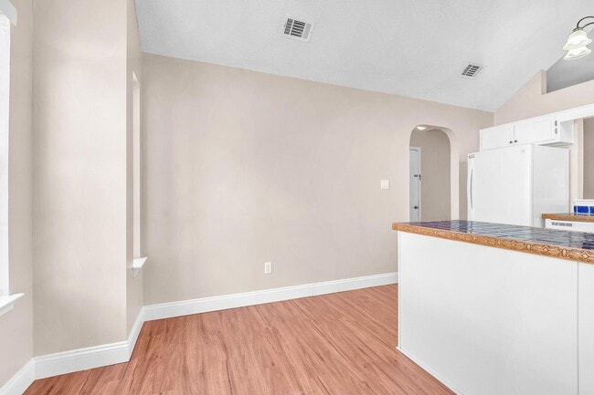 Building Photo - Updated Home in Convenient Location