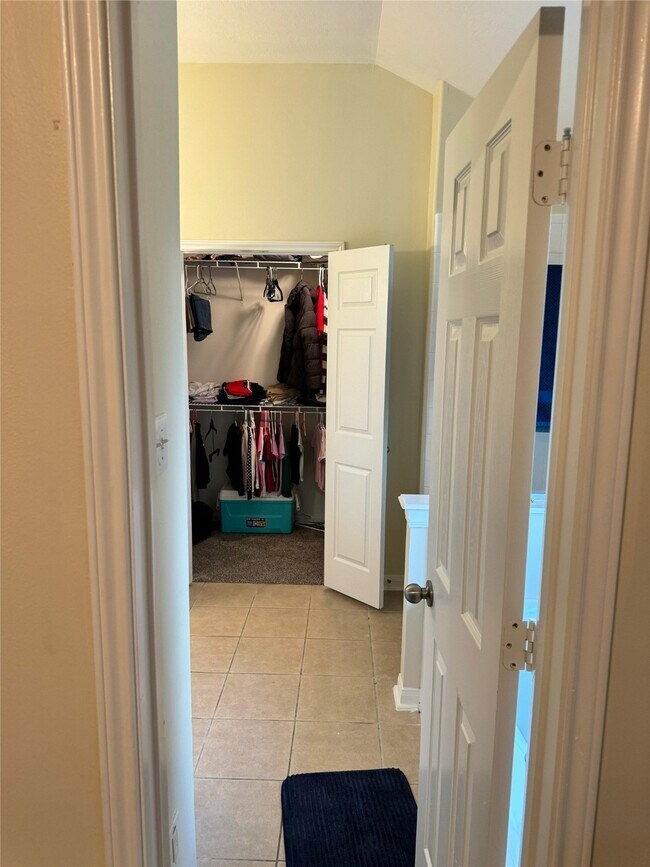 Building Photo - 835 Dracena Ct