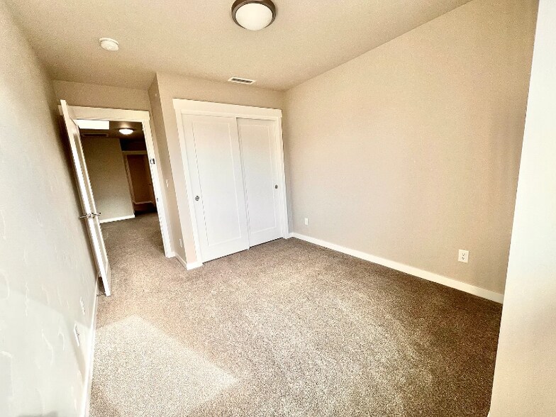 Building Photo - 4015 SE Century Blvd