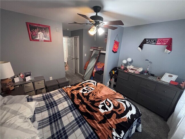 Building Photo - 833 Old Greenville Hwy