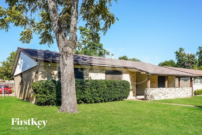 Building Photo - 215 Oriole Blvd