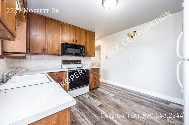 Building Photo - 2231 Moffett Dr