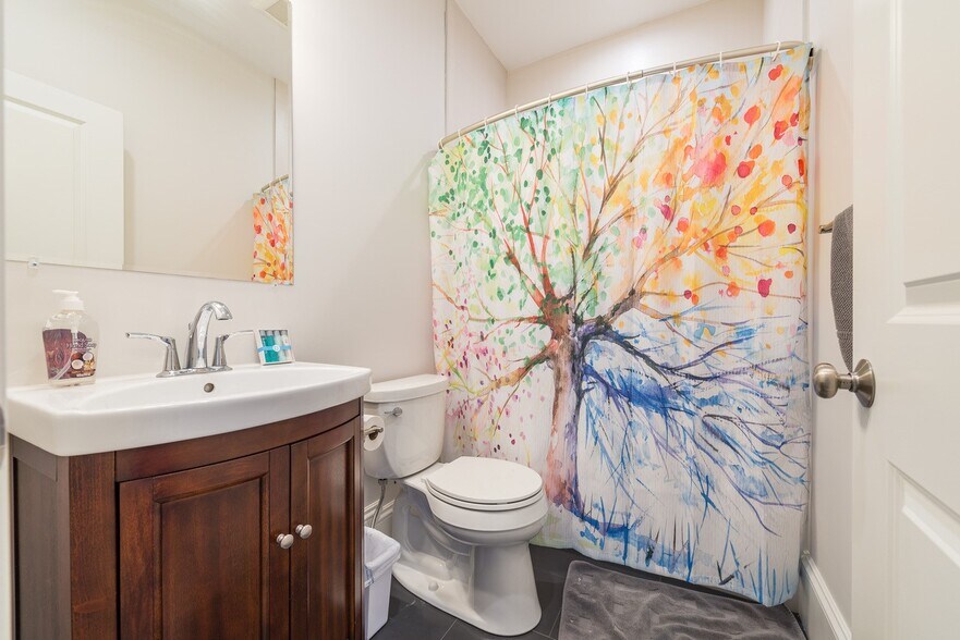 Building Photo - 2044 Beacon St