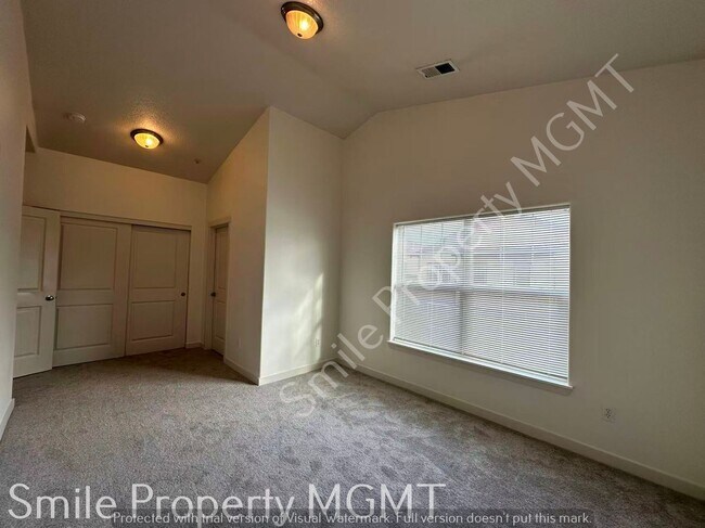 Building Photo - townhouse