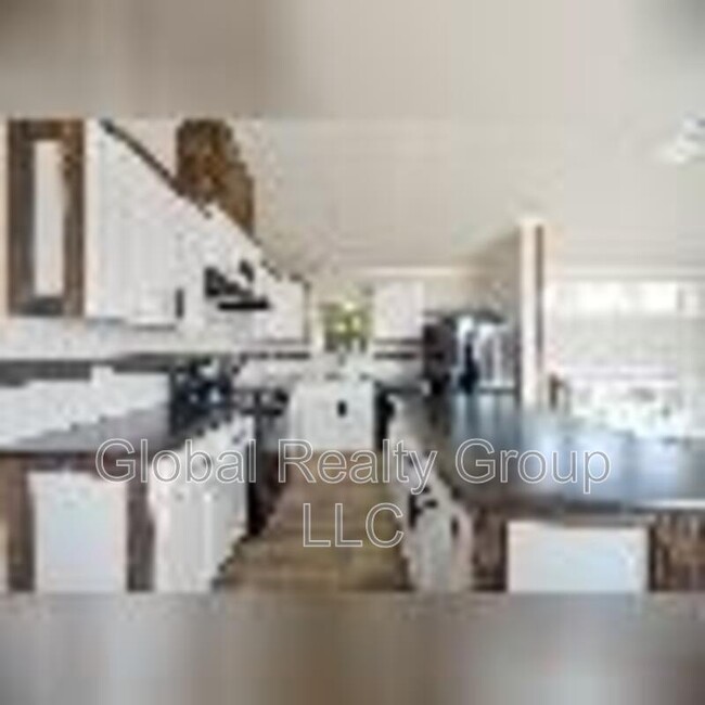 Building Photo - 470 Private 1523