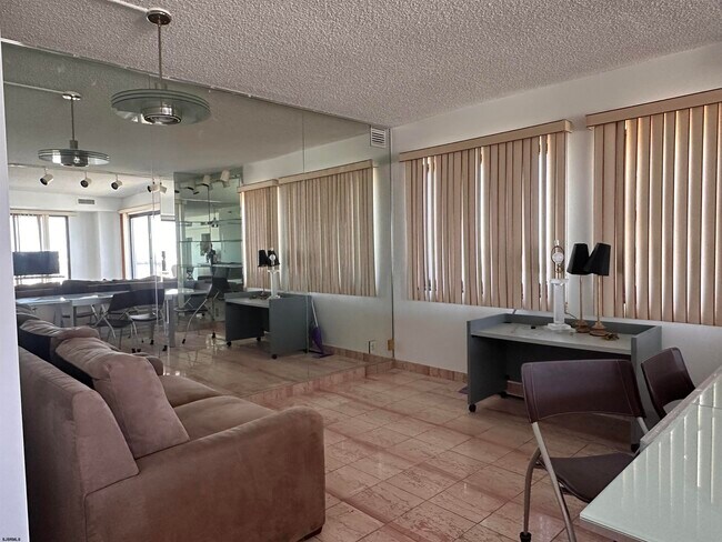 Building Photo - 3101 Boardwalk