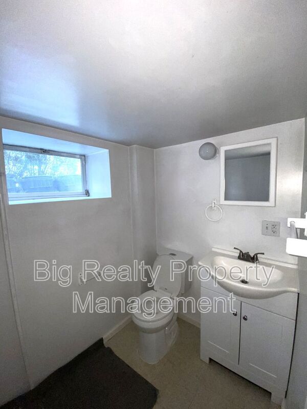 Building Photo - 435 Nutt Rd