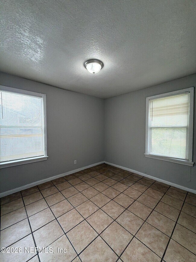 Building Photo - 5326 Mays Dr