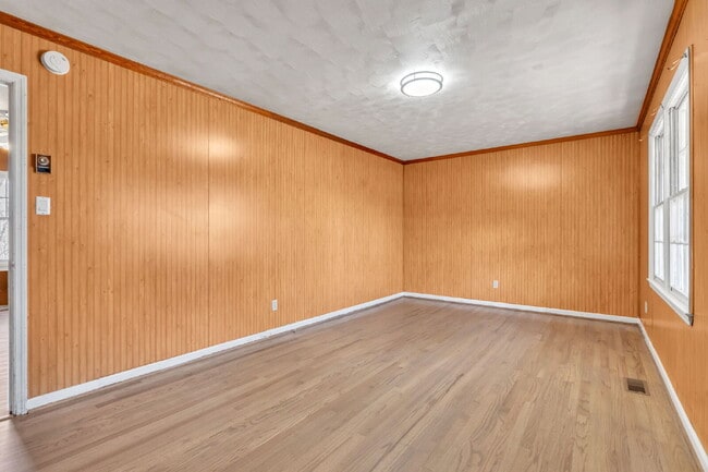 Building Photo - 107 Rosewood Cir