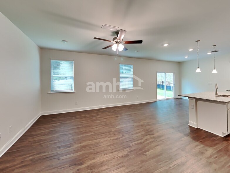 Building Photo - 1080 Highland Walk