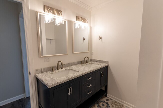 Building Photo - Spacious 3 Bedroom Home – Move-In Ready!