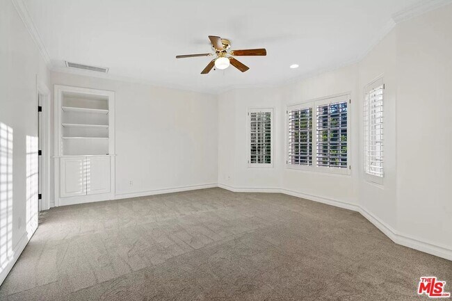 Building Photo - 5086 Avenida Hacienda