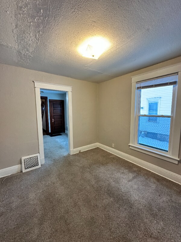 Building Photo - 526 W Beardsley Ave
