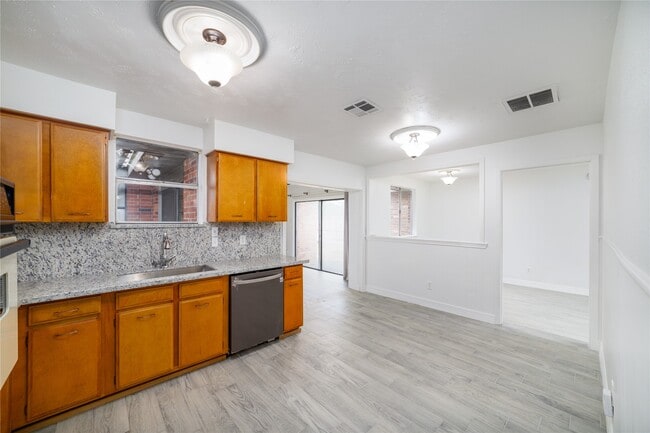 Building Photo - 10830 Sela Ln