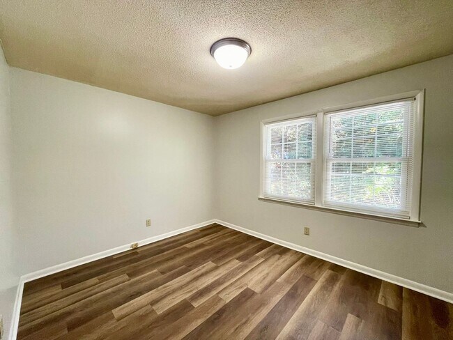 Building Photo - Rosewood