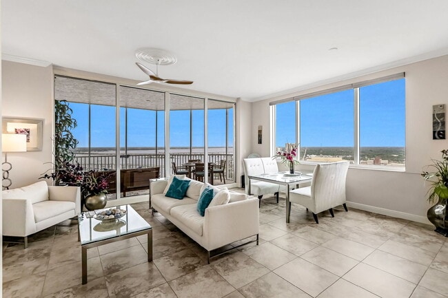 Building Photo - Stunning High-Rise Condo with Gulf Views –...