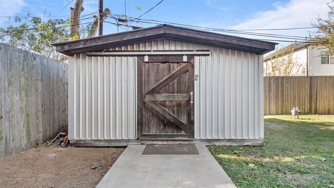 Building Photo - 1017 Howard Ln