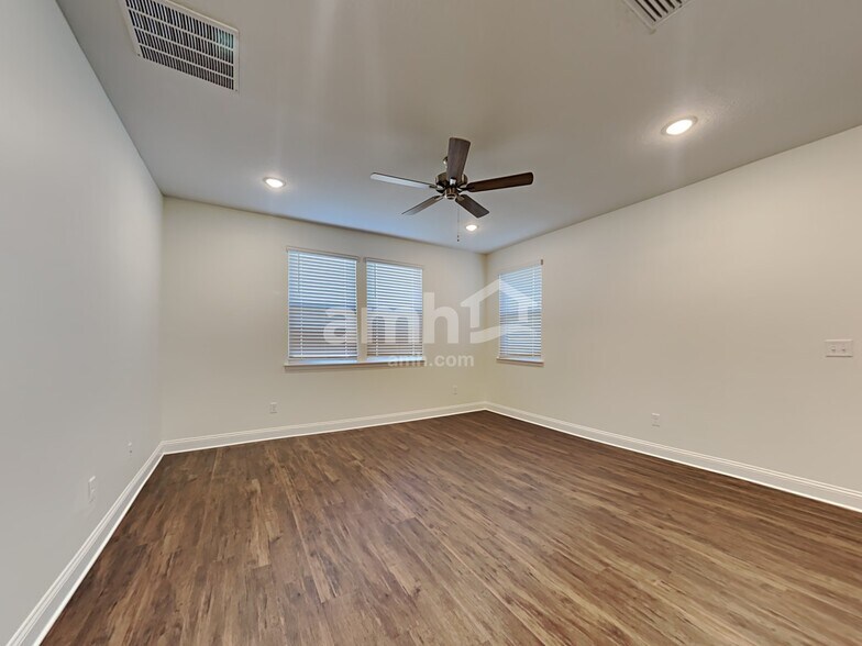 Building Photo - 219 Banyan Frst Dr